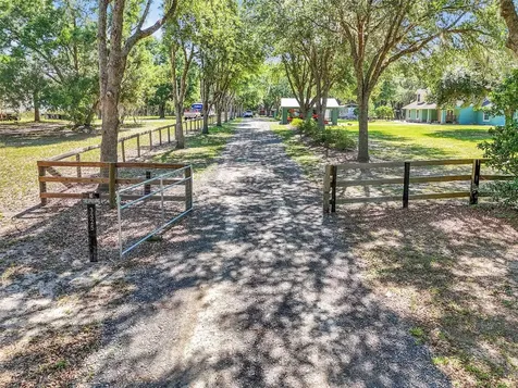 3325 S Hwy 314a Ocklawaha FL 32179