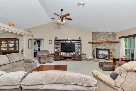 3325 S Hwy 314a Ocklawaha FL 32179