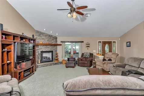 3325 S Hwy 314a Ocklawaha FL 32179
