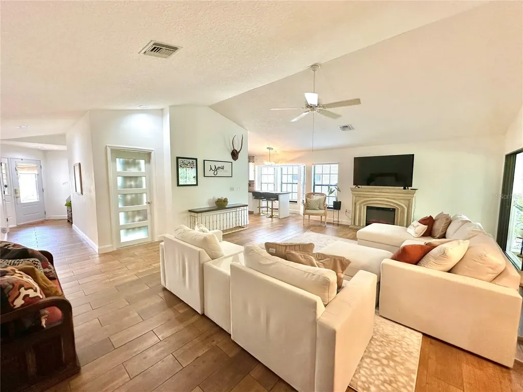 631 Sand Lake Court Mount Dora FL 32757