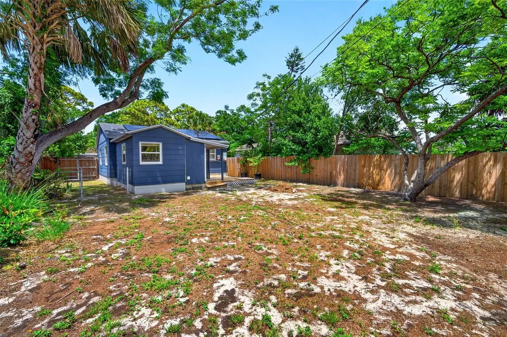4616 9th Avenue S St Petersburg FL 33711