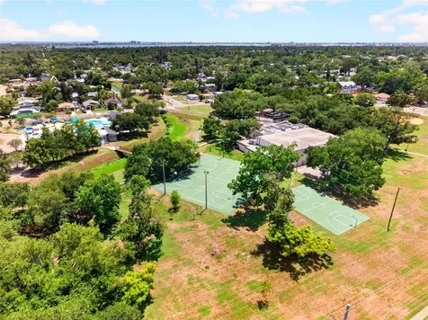 4616 9th Avenue S St Petersburg FL 33711