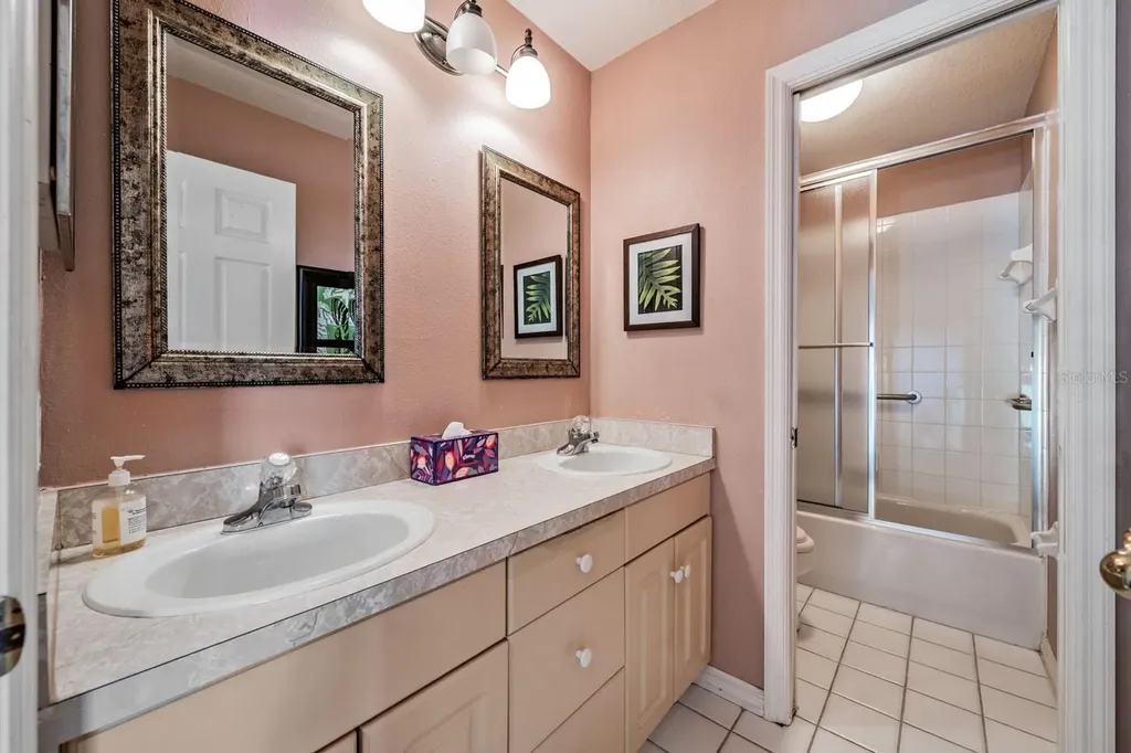 18911 Avenue Biarritz Lutz FL 33558