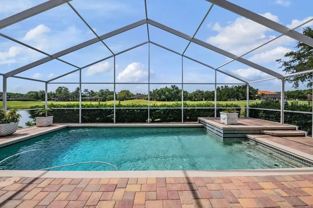 18911 Avenue Biarritz Lutz FL 33558