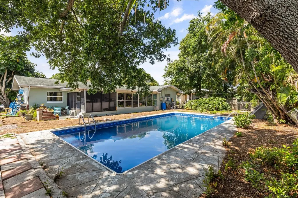 1508 Erin Lane Clearwater FL 33755