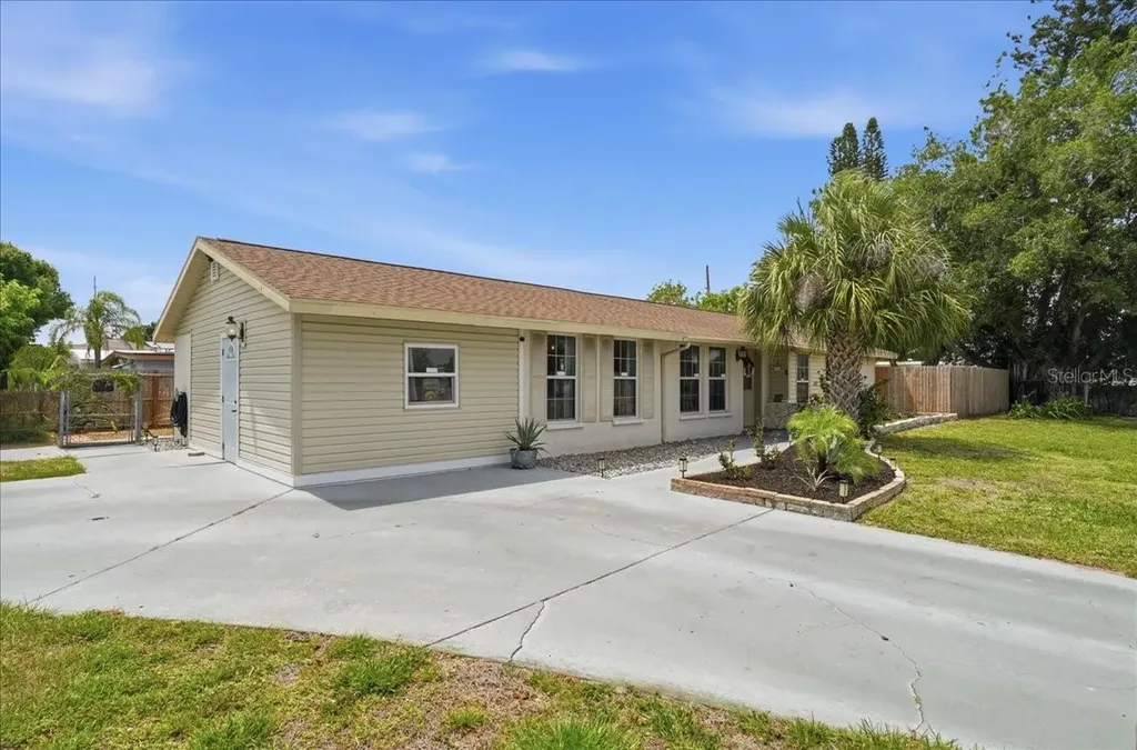 6308 5th Street W Bradenton FL 34207