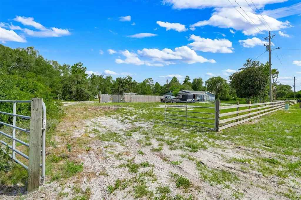 26106 Fishermans Road Paisley FL 32767