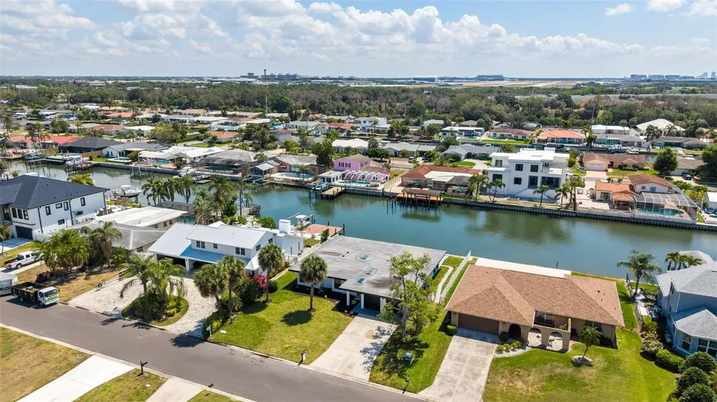 3917 E Eden Roc Circle Tampa FL 33634