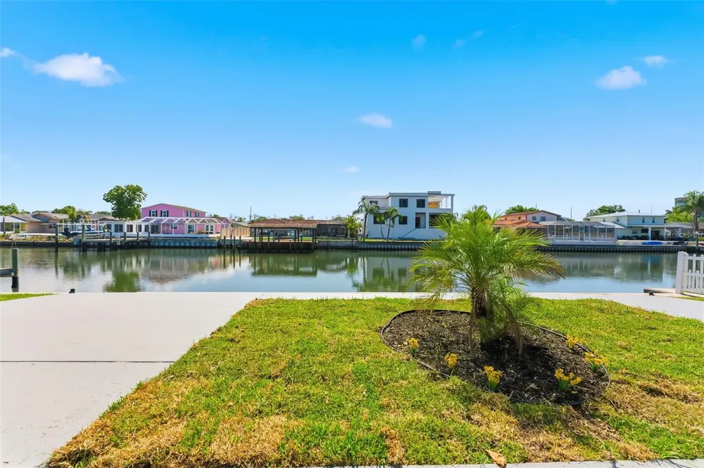 3917 E Eden Roc Circle Tampa FL 33634