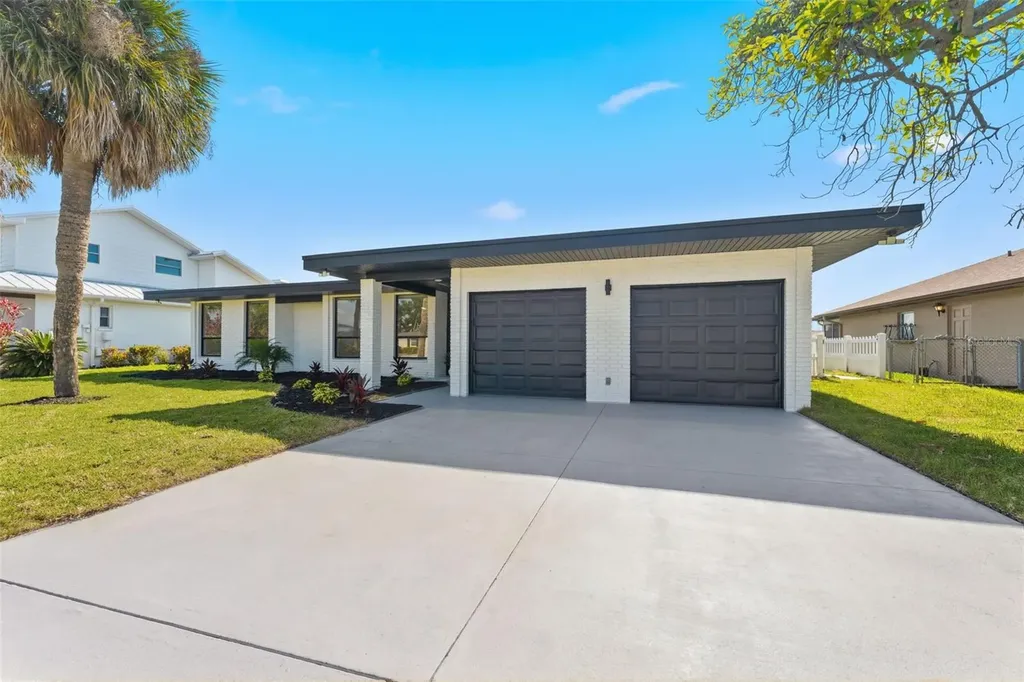 3917 E Eden Roc Circle Tampa FL 33634