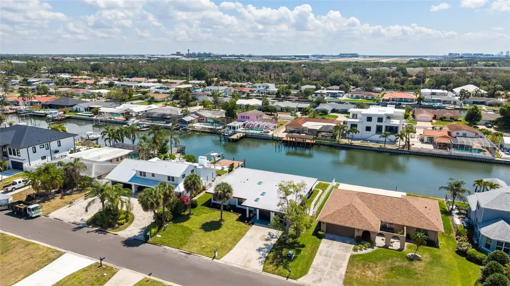 3917 E Eden Roc Circle Tampa FL 33634