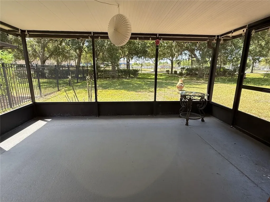 5901 Wrenwater Drive Lithia FL 33547