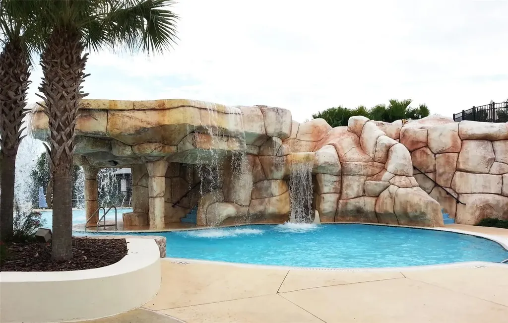5901 Wrenwater Drive Lithia FL 33547