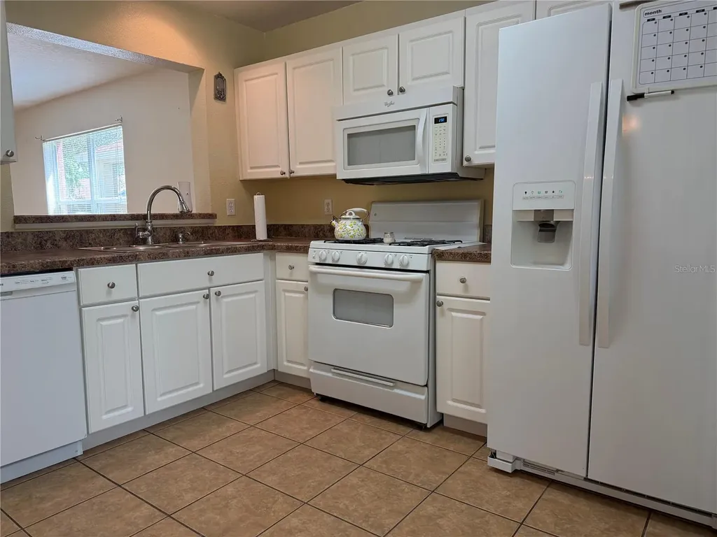5901 Wrenwater Drive Lithia FL 33547