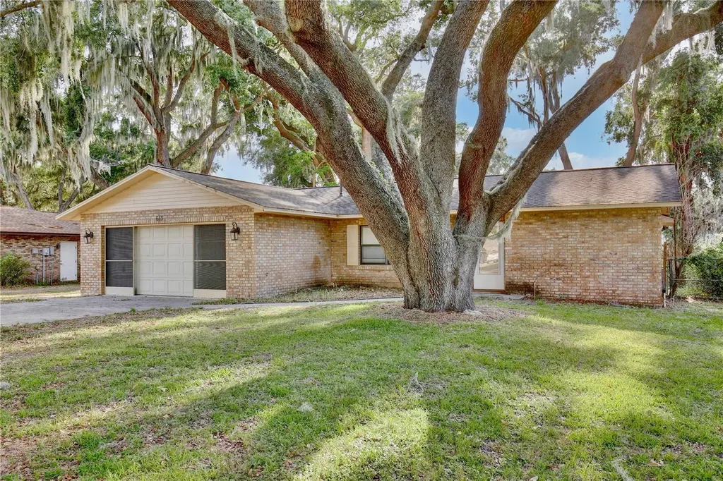 613 Yorktown Drive Leesburg FL 34748