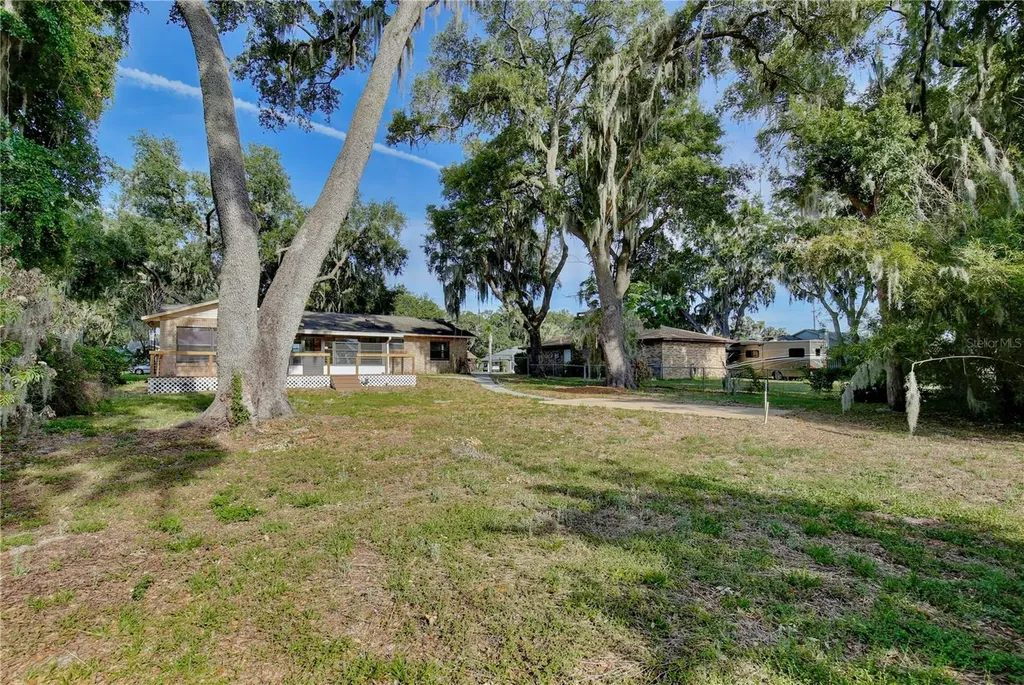 613 Yorktown Drive Leesburg FL 34748