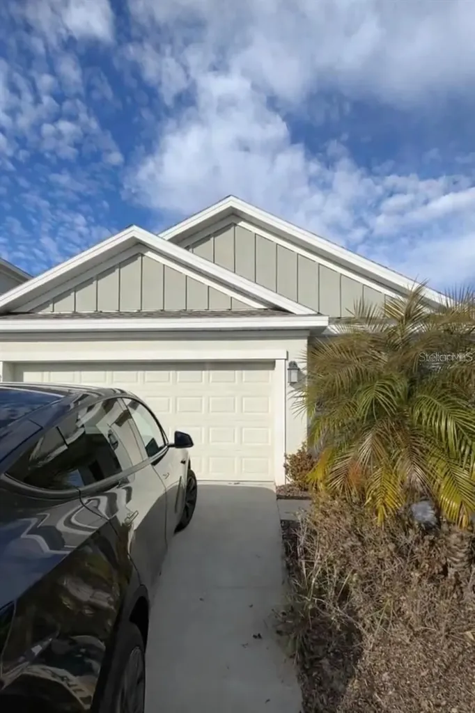 2002 Punch Bowl Avenue Davenport FL 33837