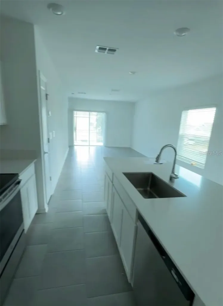 2002 Punch Bowl Avenue Davenport FL 33837
