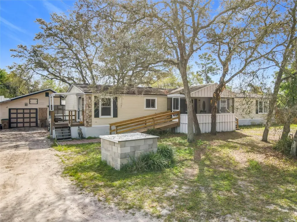 45750 Pine Street Paisley FL 32767