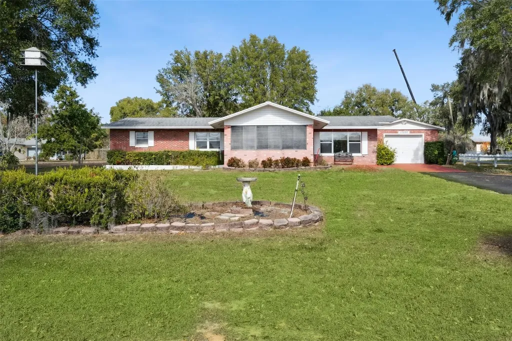 17530 County Road 455 Montverde FL 34756