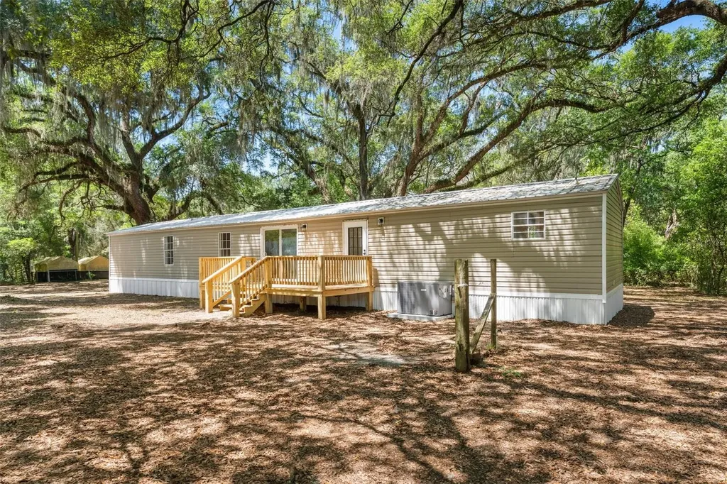 102 Tree Farm Road Hawthorne FL 32640
