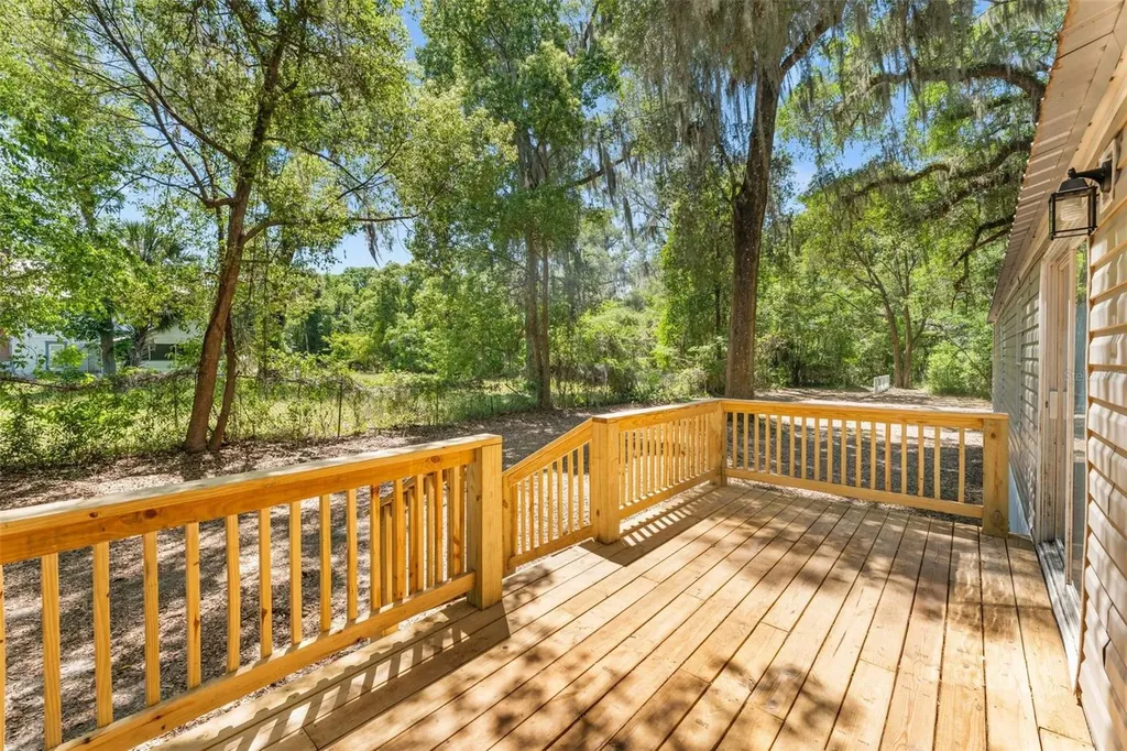 102 Tree Farm Road Hawthorne FL 32640