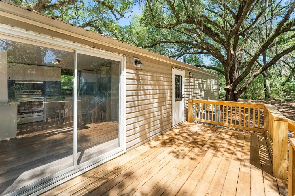 102 Tree Farm Road Hawthorne FL 32640