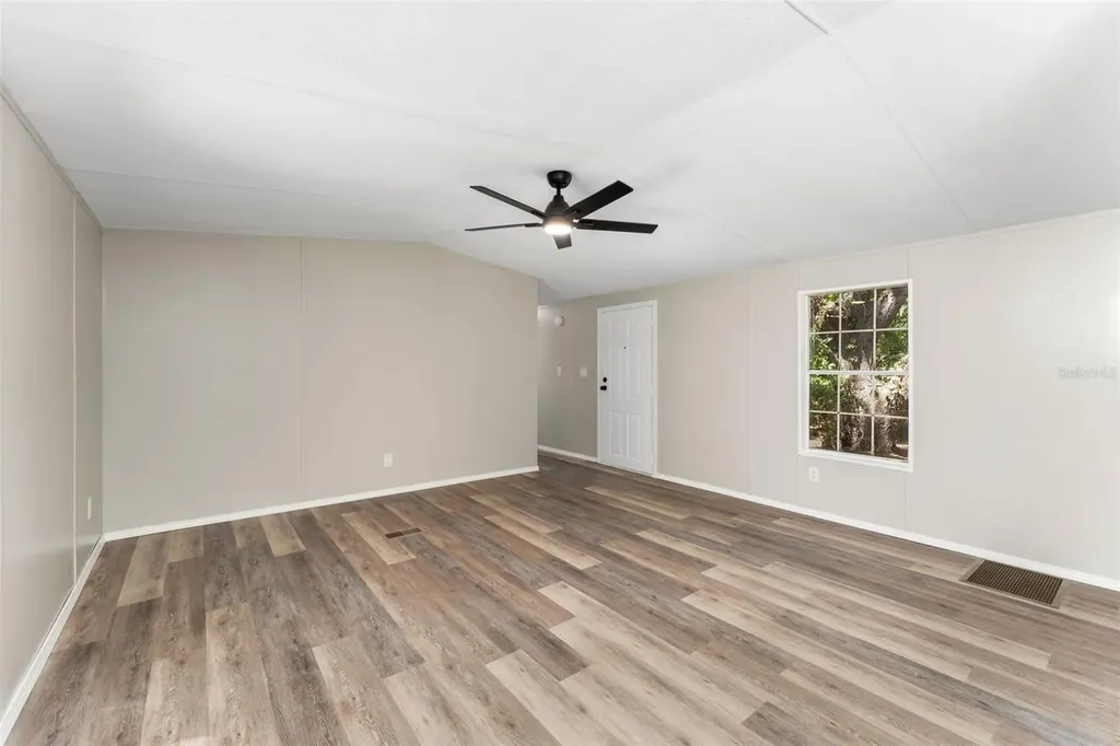 102 Tree Farm Road Hawthorne FL 32640