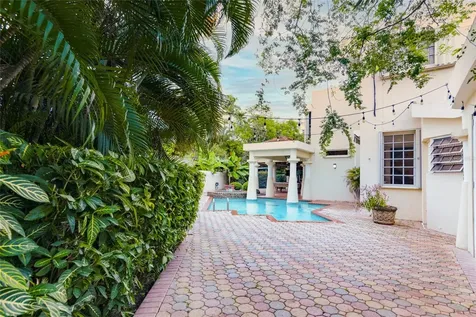 21 Pque. Tivoli | Paseo Del Parque San Juan PR 00926