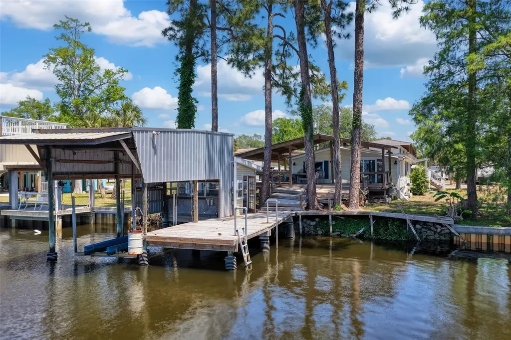 53 SE 241st Street Suwannee FL 32692