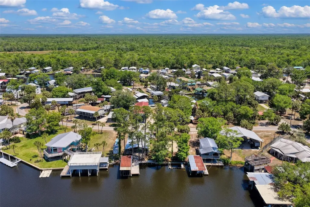 53 SE 241st Street Suwannee FL 32692