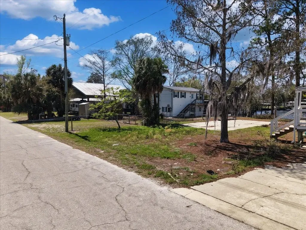 53 SE 241st Street Suwannee FL 32692