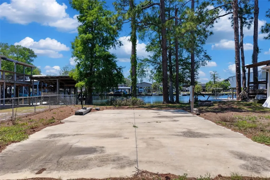 53 SE 241st Street Suwannee FL 32692
