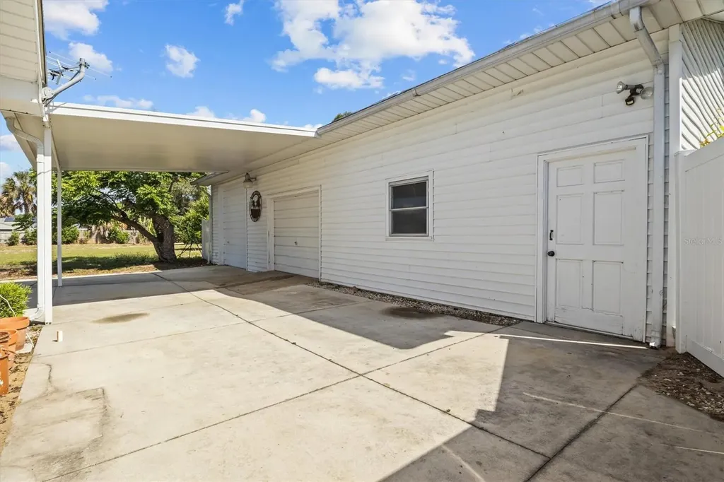 1117 N Lakeshore Boulevard Lake Wales FL 33853
