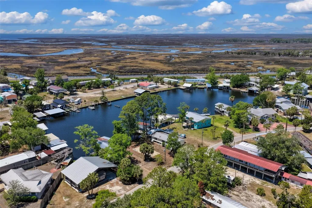 53 SE 241st Street Suwannee FL 32692