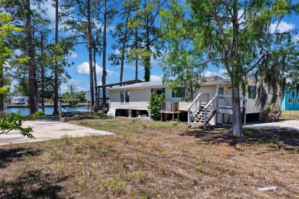 53 SE 241st Street Suwannee FL 32692