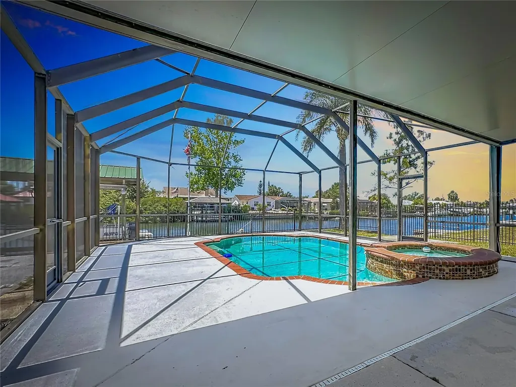 624 Kingston Court Apollo Beach FL 33572