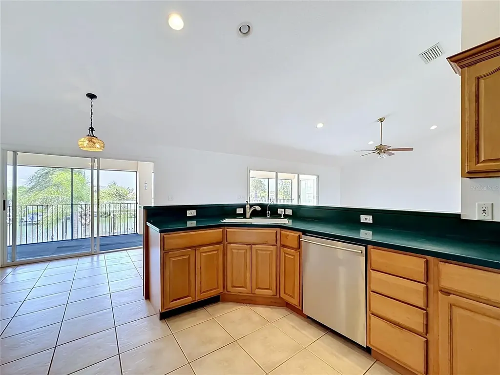 624 Kingston Court Apollo Beach FL 33572