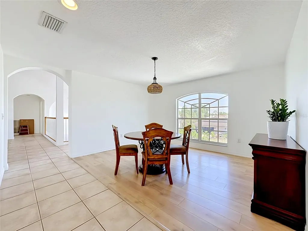 624 Kingston Court Apollo Beach FL 33572