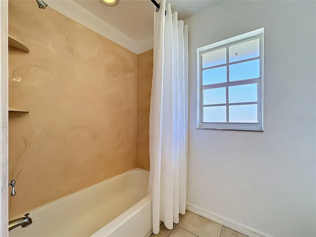 624 Kingston Court Apollo Beach FL 33572