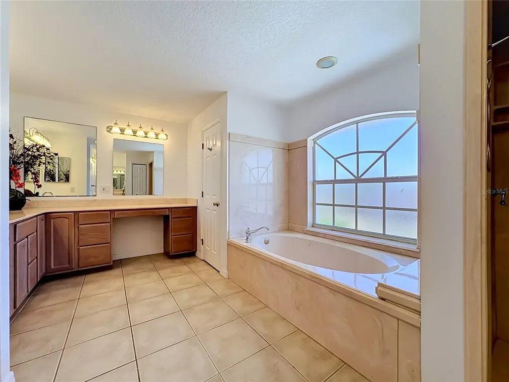 624 Kingston Court Apollo Beach FL 33572