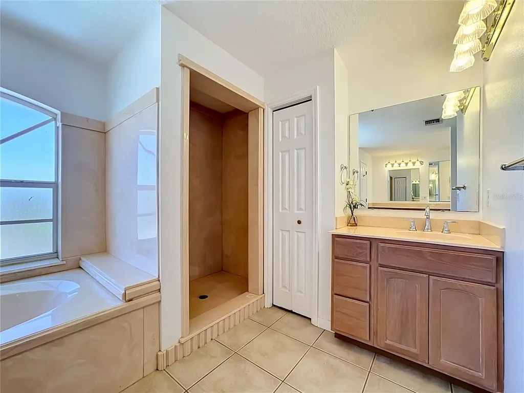 624 Kingston Court Apollo Beach FL 33572