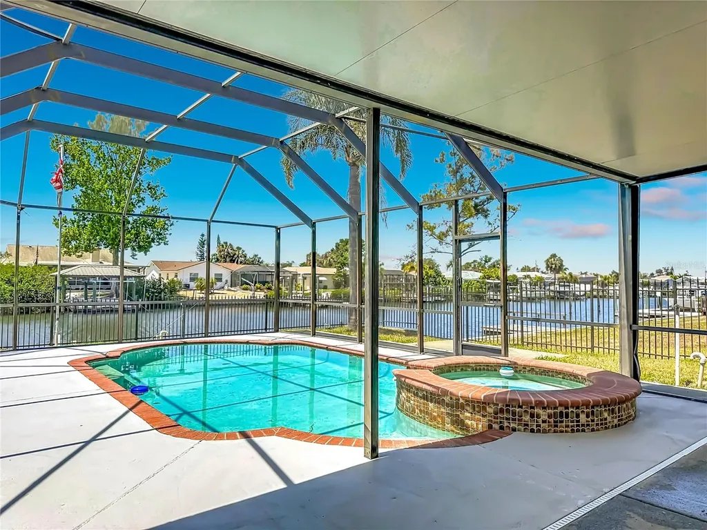 624 Kingston Court Apollo Beach FL 33572