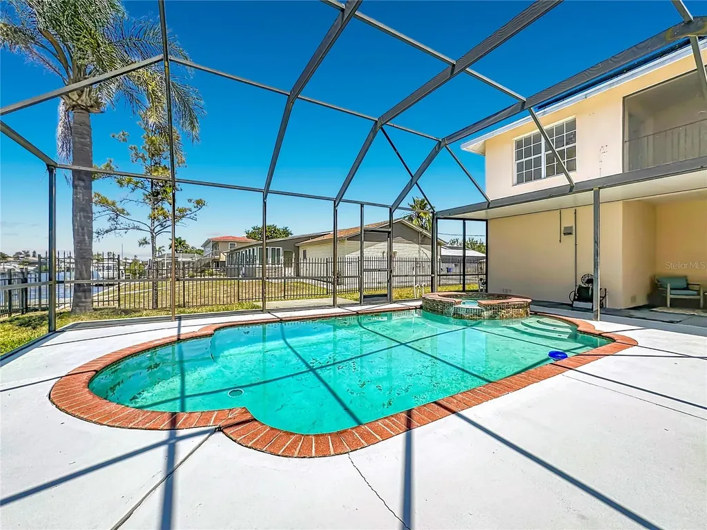 624 Kingston Court Apollo Beach FL 33572