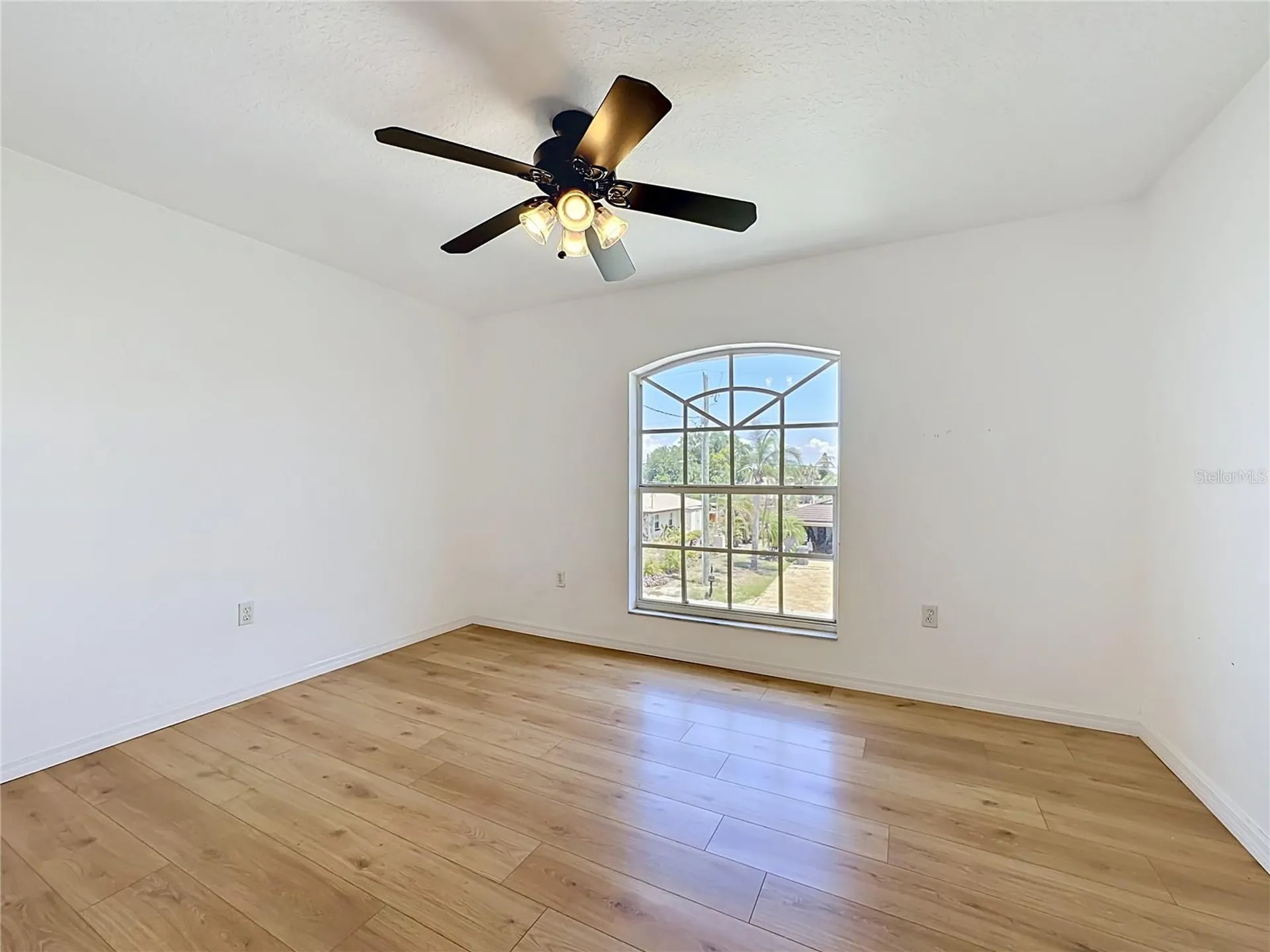 624 Kingston Court Apollo Beach FL 33572