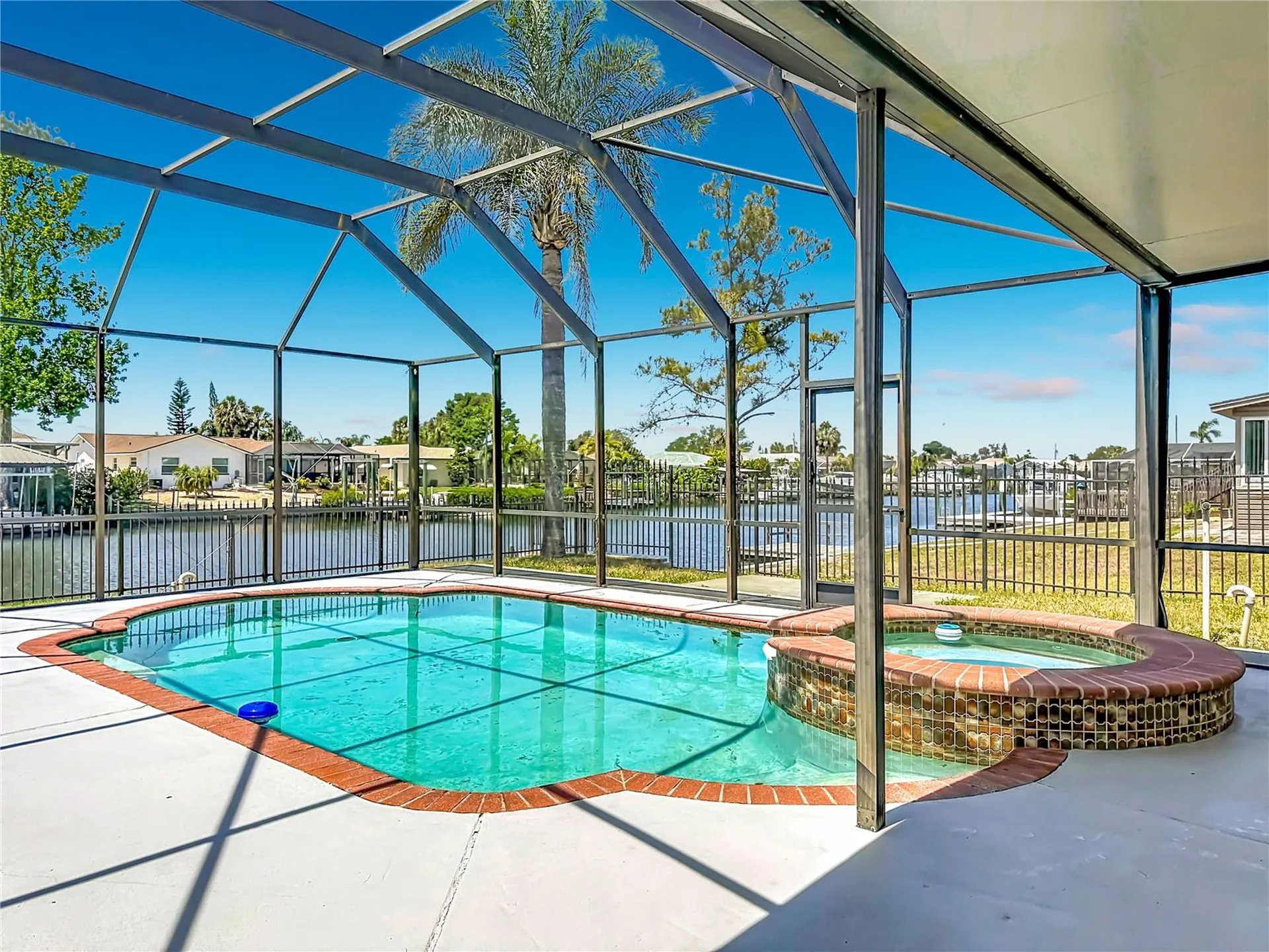 624 Kingston Court Apollo Beach FL 33572