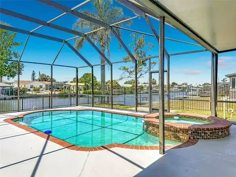 624 Kingston Court Apollo Beach FL 33572
