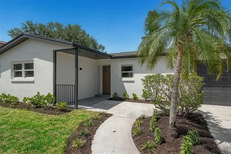1715 Delaware Avenue NE St Petersburg FL 33703