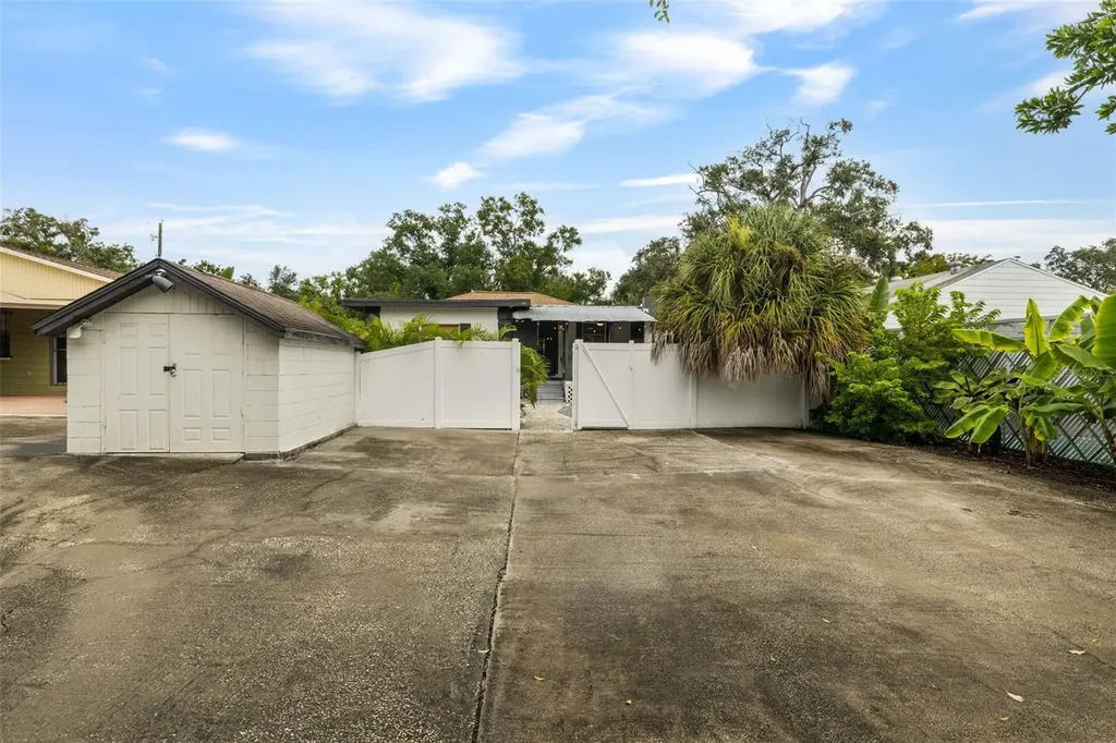 1411 E Henry Avenue Tampa FL 33604