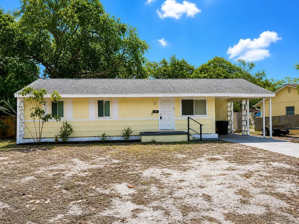 930 Alcazar Way S St Petersburg FL 33705